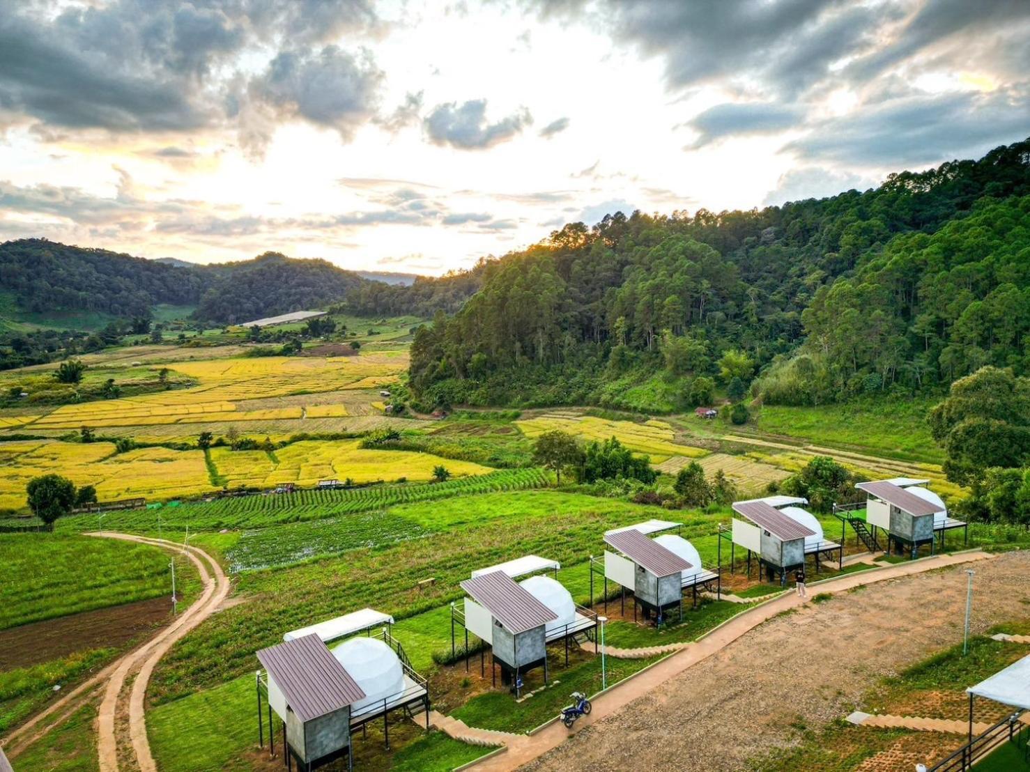 สวนไร่รุ่งอรุณ Suan Rai Rungarun Hotel Ban Na Pa Paek Екстериор снимка